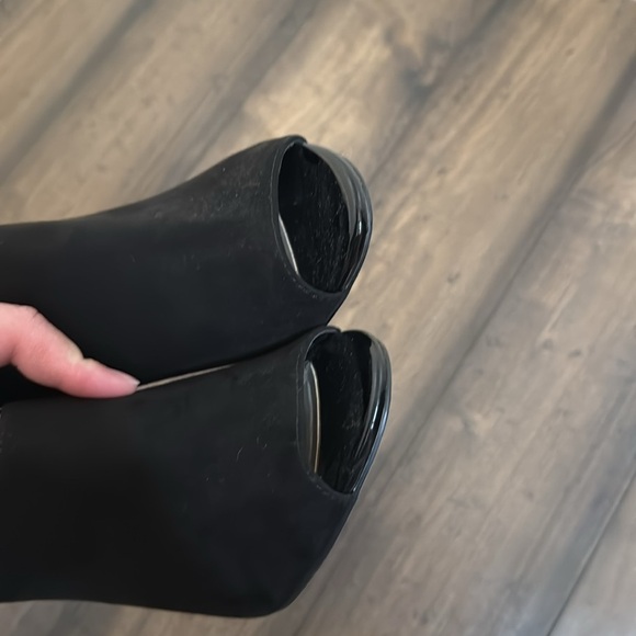 NEW Calvin Klein black suede heels women's size 8 - Picture 10 of 12